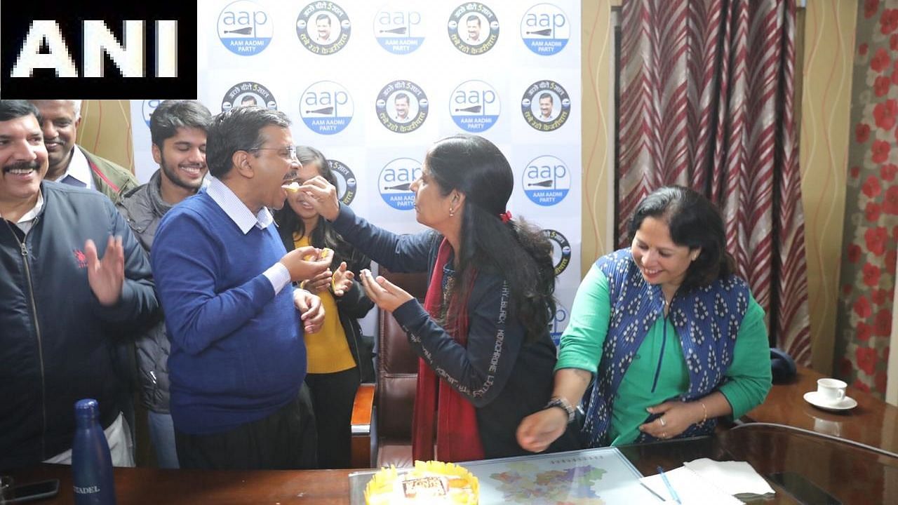 Delhi Chief Minister Arvind Kejriwal celebrates with wife Sunita as AAP takes big lead