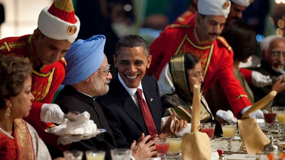 Former US President Barack Obama with former Prime Minister Manmohan Singh during State Dinner at Rashtrapati Bhavan in 2010