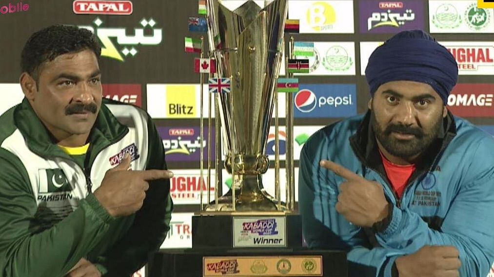 Pakistan defeated India and won 43-41 in the final of the World Cup on Sunday in Lahore’s Punjab Stadium.