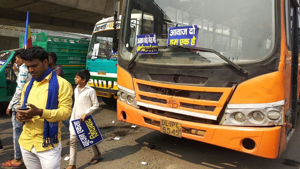 Protesters supporting the bharat bandh at Badarpur, Mathura in New Delhi.