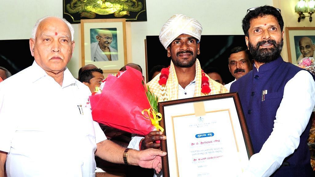 Srinivasa Gowda was handed a cheque of Rs 3 lakh&nbsp; by Karnataka chief minister BS Yediyurappa on Monday.