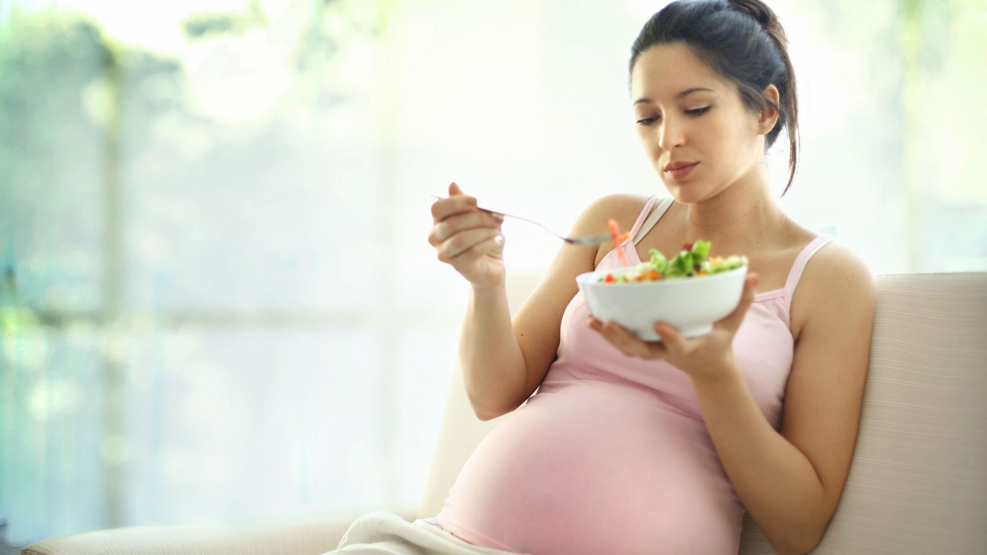 Wondering what to eat, wear and what to listen to when you’re pregnant? Lucknow University has a course for you!