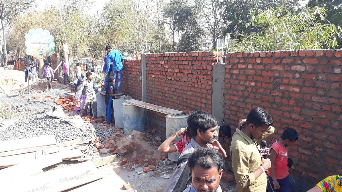 Another Trump Wall Goes Up To Hide Slums During His India