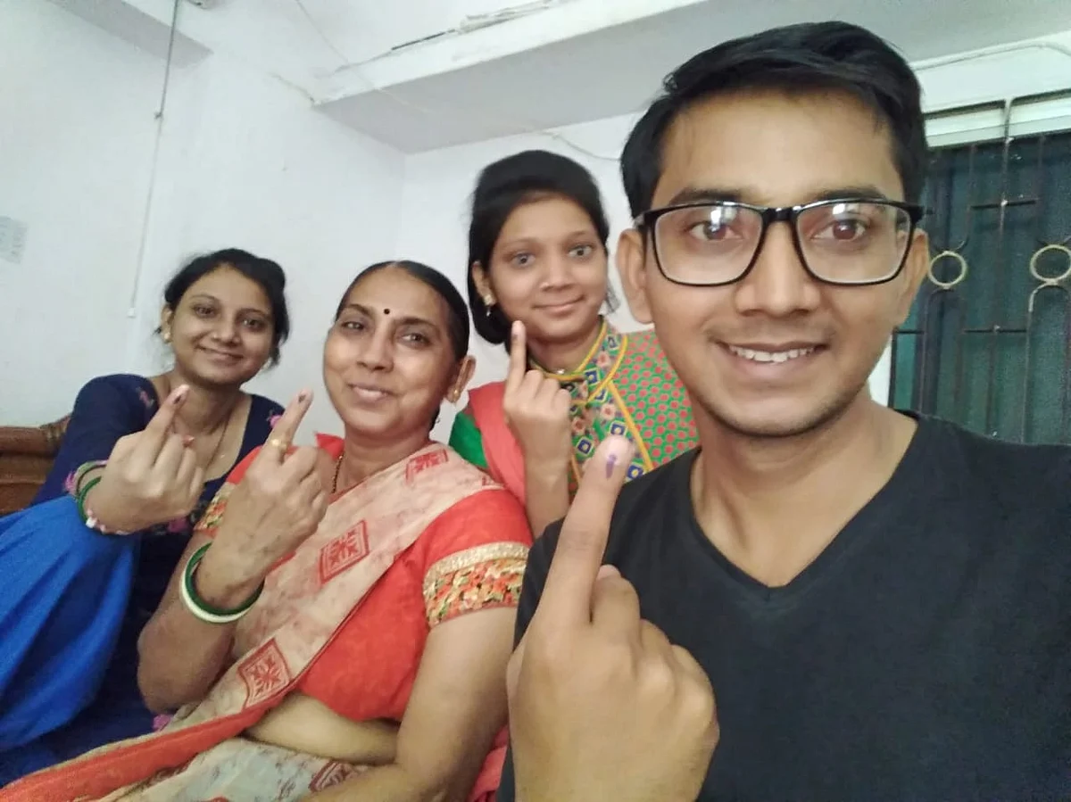 A father in Surat poured acid on his wife and three children on 8 August, 2019 and fled.