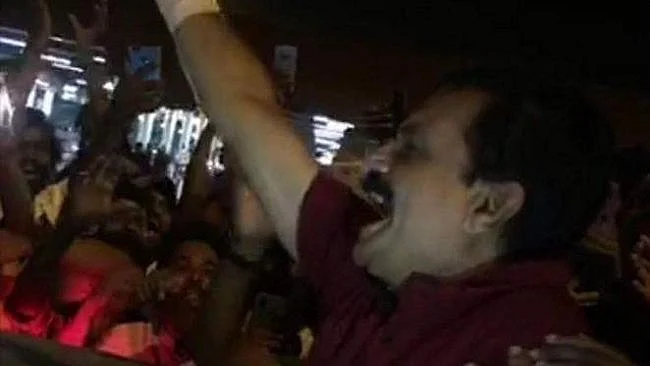COVID-19: Fans Throng Kochi Airport to Welcome ‘Bigg Boss’ Rajith