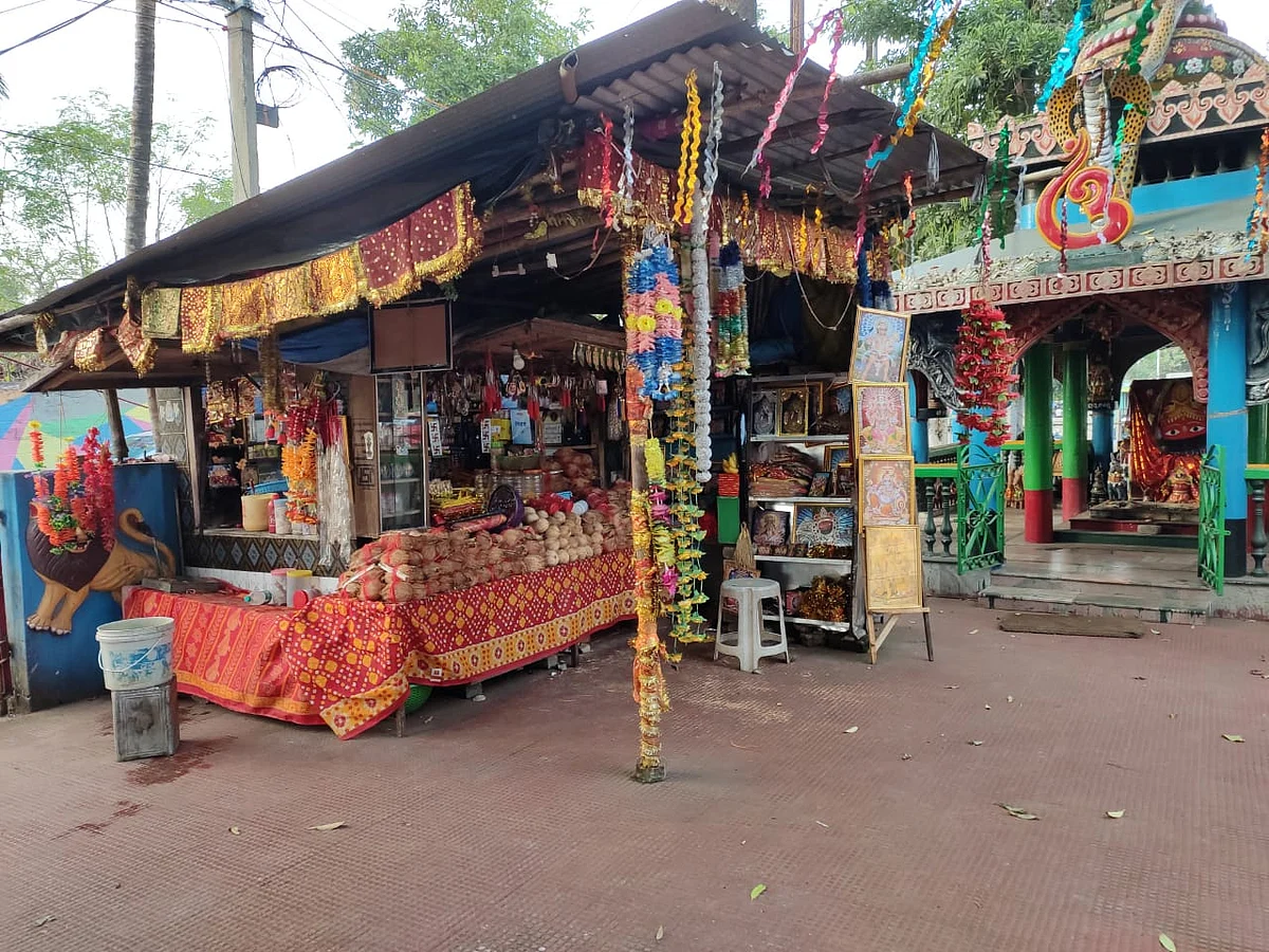 Temple shops await devotees.