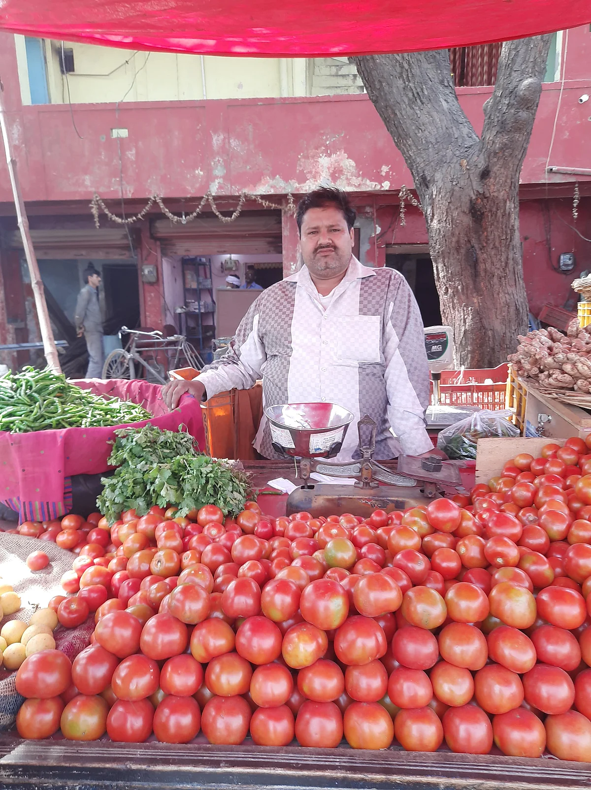 Manoj is not being able to sell his vegetables.