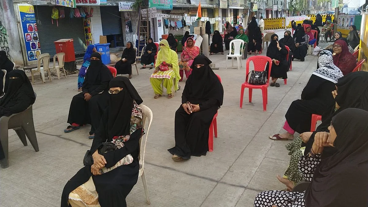 Mumbai Bagh protest curtailed but continues amid coronavirus outbreak.