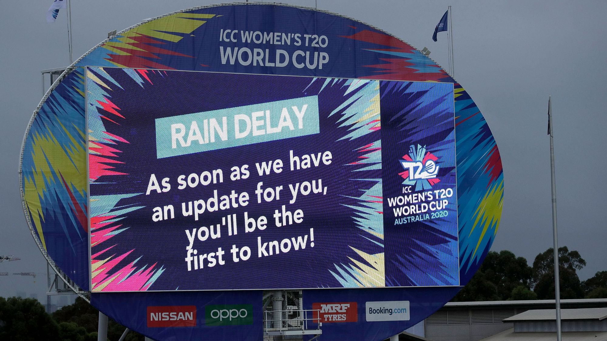 Rain is forecast in Sydney on Thursday and it could mean both India and South Africa will sail into the final.