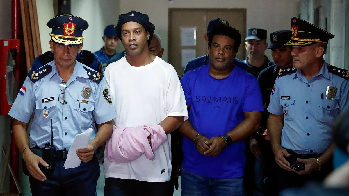 Ronaldinho and his brother Roberto were taken into police custody, shortly after their arrival, when investigators raided their hotel following the discovery that their passports were fake.