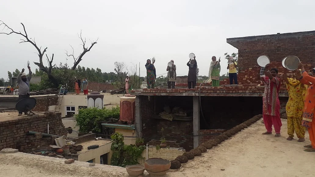 Hungry & Desperate, Patiala MGNREGA Workers Bang Plates for Food