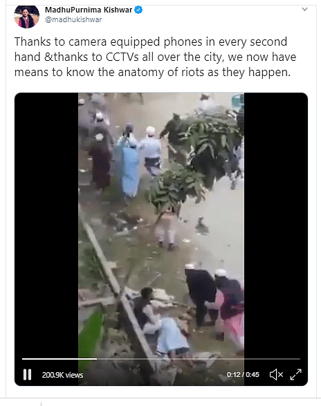 Journalist Madhu Kishwar shared an old video of clashes in Bangladesh to falsely claim that it is from Delhi.