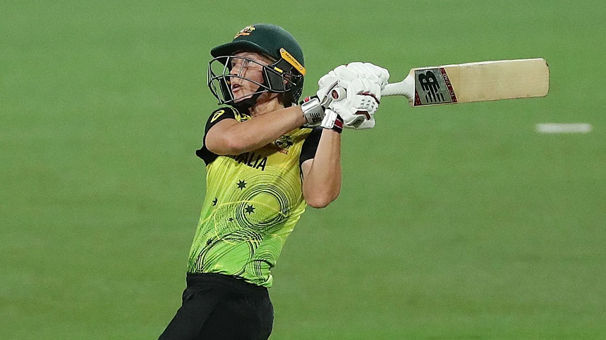 Meg Lanning hit four fours and a six as she remained unbeaten on 49 for Australia.