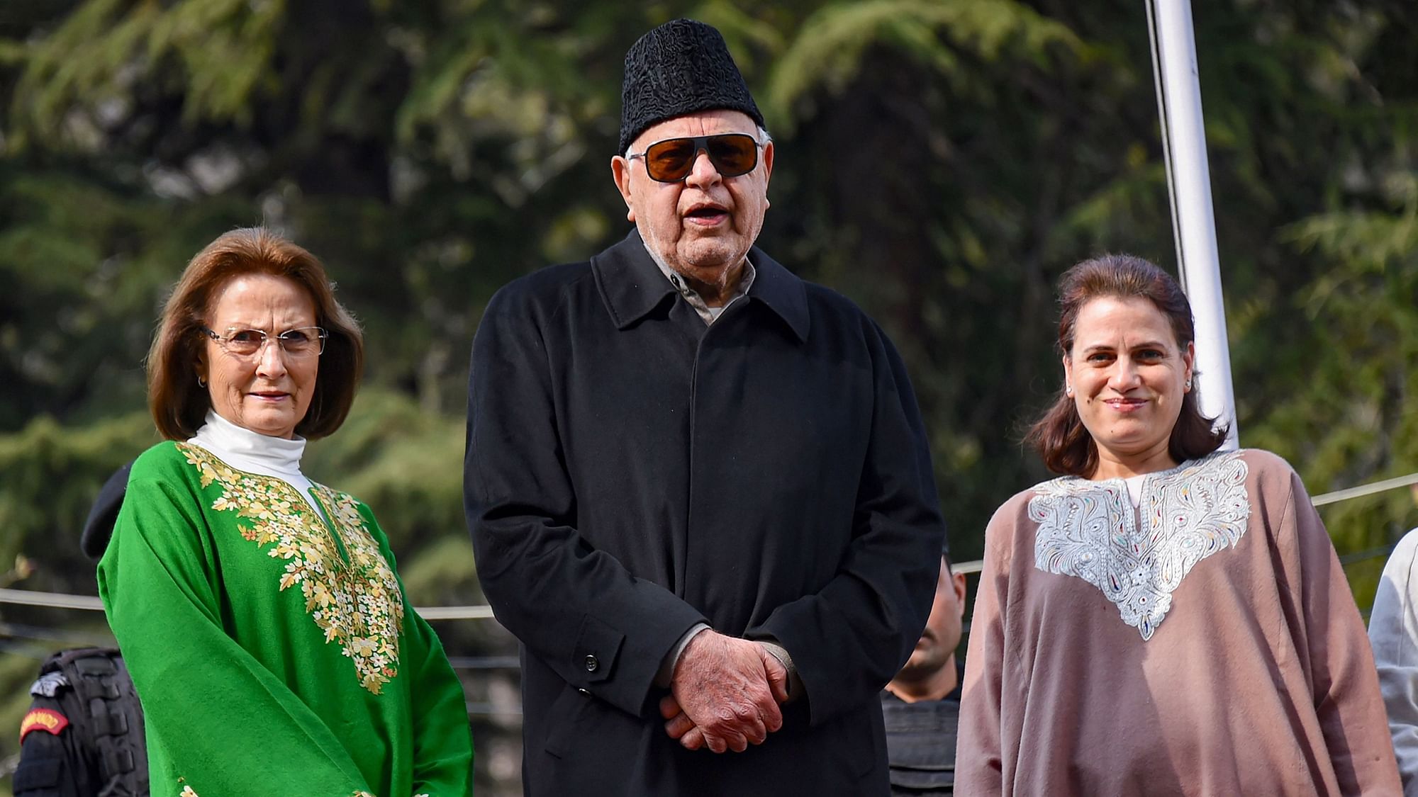Farooq Abdullah with his wife Mollie Abdullah and daughter Safia Abdullah.&nbsp;