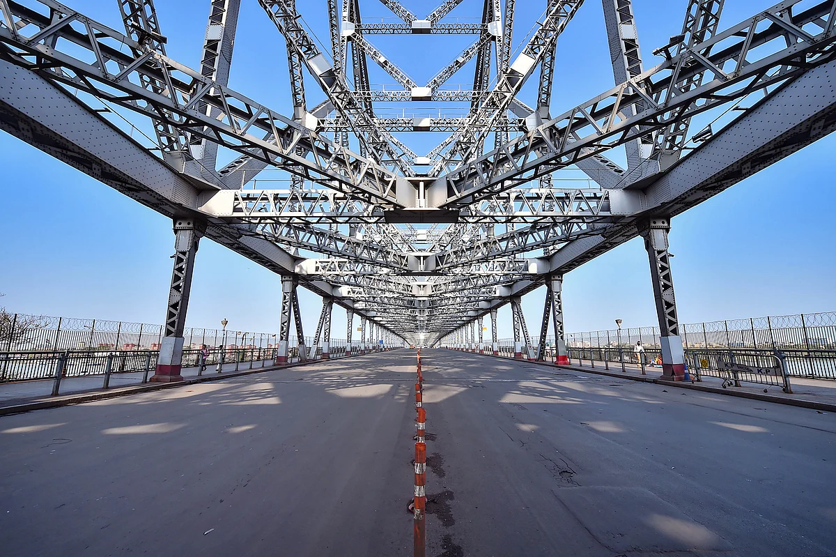 Howrah bridge wears a deserted look during ‘Janata Curfew’.