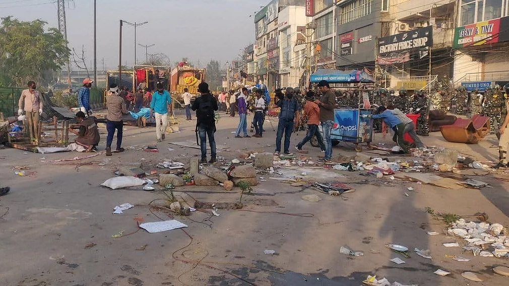 Protest site being cleared in the wake of coronavirus.