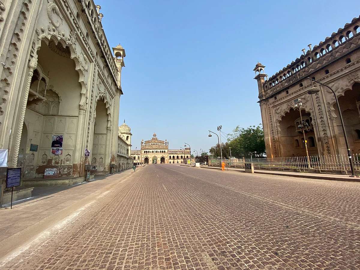 “Empty road near the Imam Bara and the Rumi Darwaza, among Lucknow ‘s most popular tourist destinations,” wrote Alok Pandey on Twitter.