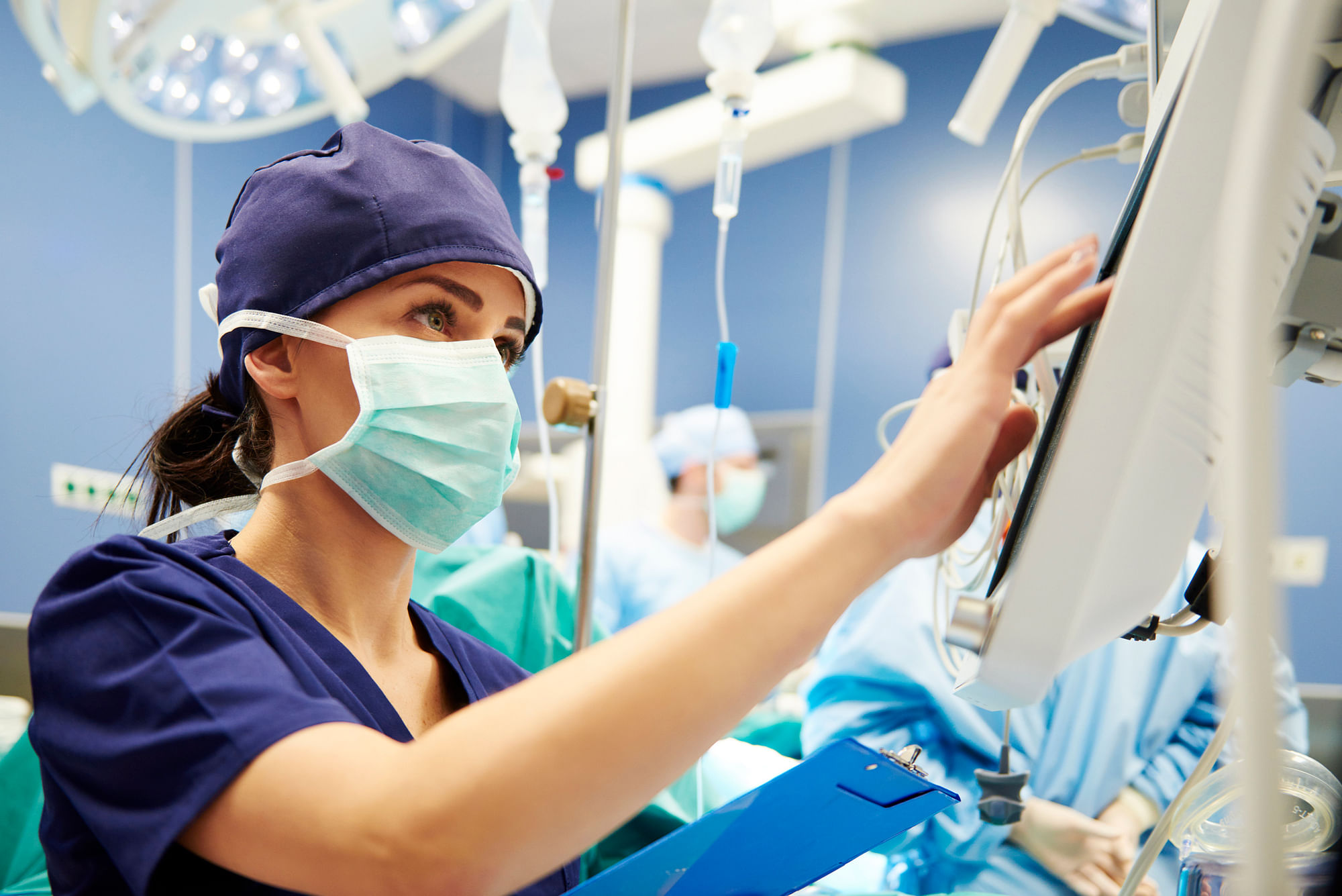 A nurse working in the operating room.