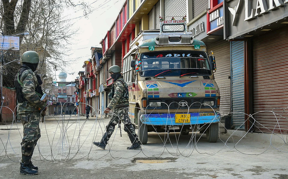Security personnel stand guard during Janata curfew in Srinagar.