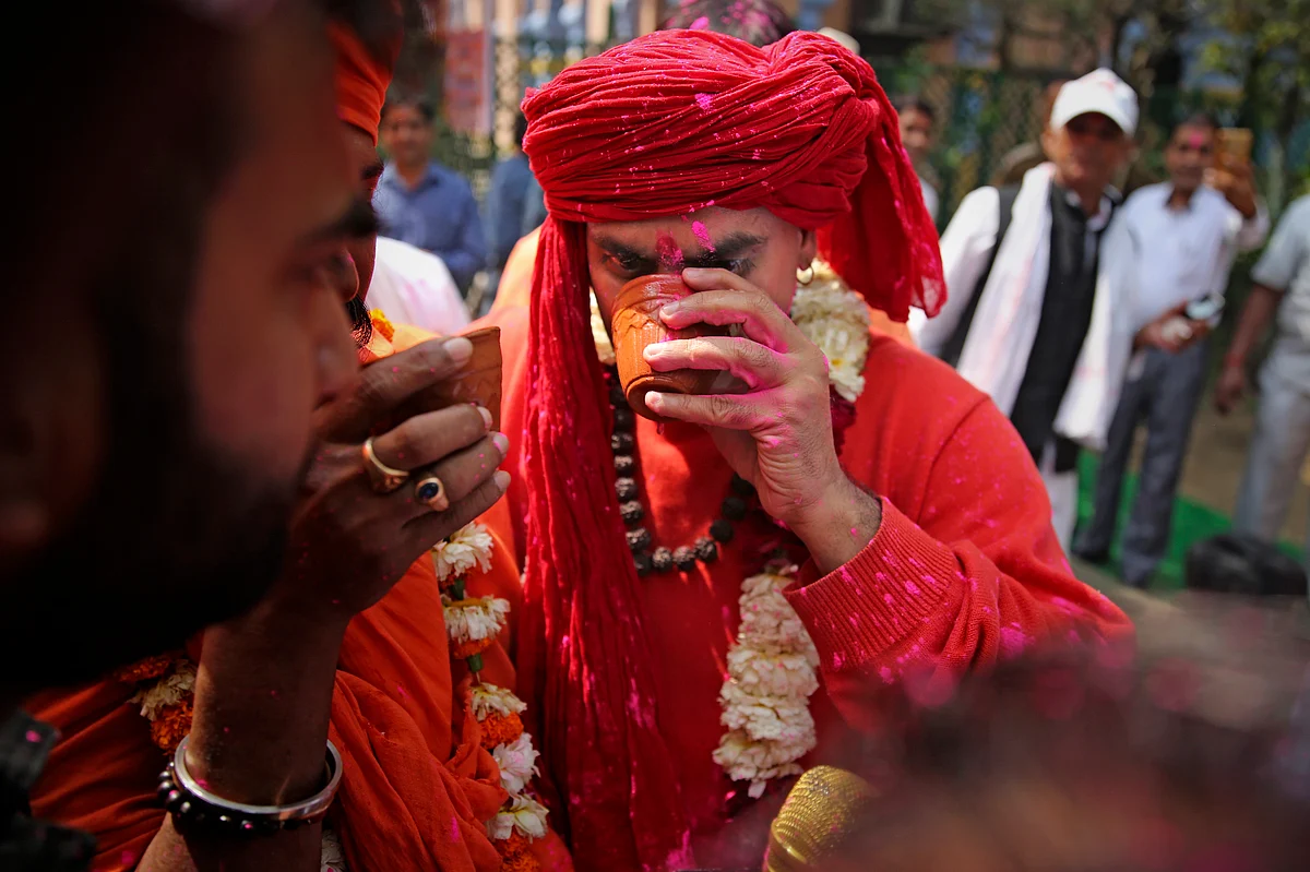 National president of Akhil Bhartiya Hindu Mahasabha Swami Chakrapani Maharaj drinks cow urine during an event organized by a Hindu religious group to promote consumption of cow urine as a cure for the new coronavirus in New Delhi, India, Saturday, 14 March 2020.