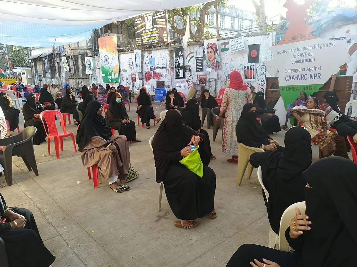 Mumbai Bagh protesters continued sit-in with fewer women for a few days, amid coronavirus scare.