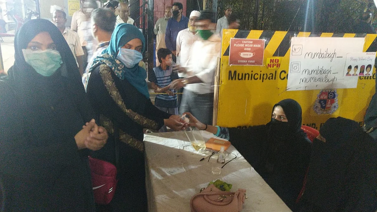 Protesters wear mask to Mumbai Bagh sit-in, provided with hand sanitizers at entry point.