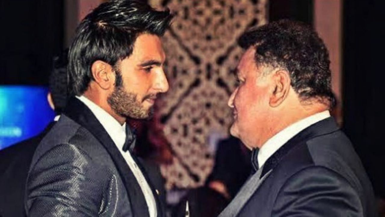 Ranveer Singh shares a picture with the late Rishi Kapoor from an event.&nbsp;