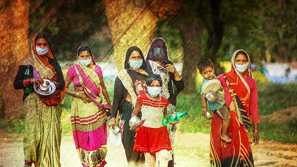 Women arrive to collect food served at a camp during the nationwide lockdown. Image used for representational purpose.