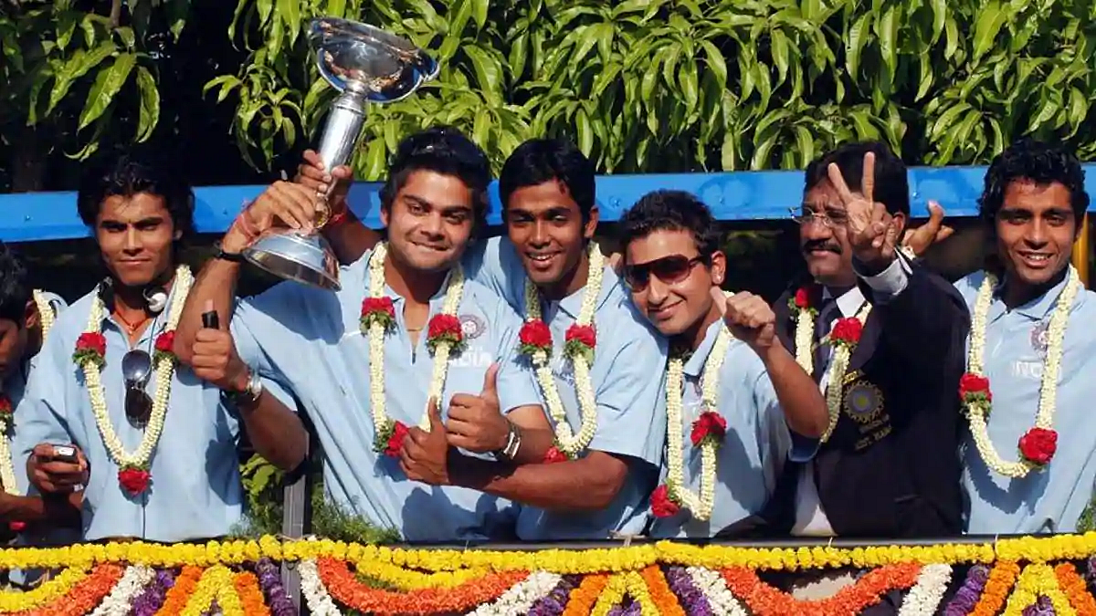 A young Virat Kohli (second from left) with the ICC U-19 World Cup trophy in 2008.