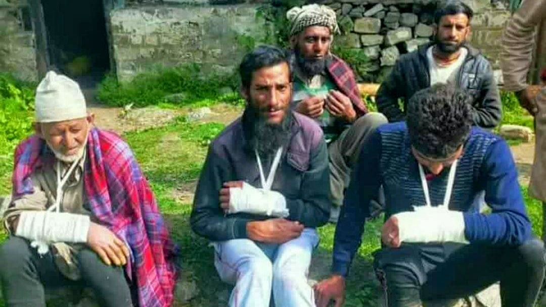 In Barot village of Himachal Pradesh’s Mandi district, Muslim labourers from Jammu and Kashmir were beaten up by three drunk people who are since out on bail. 