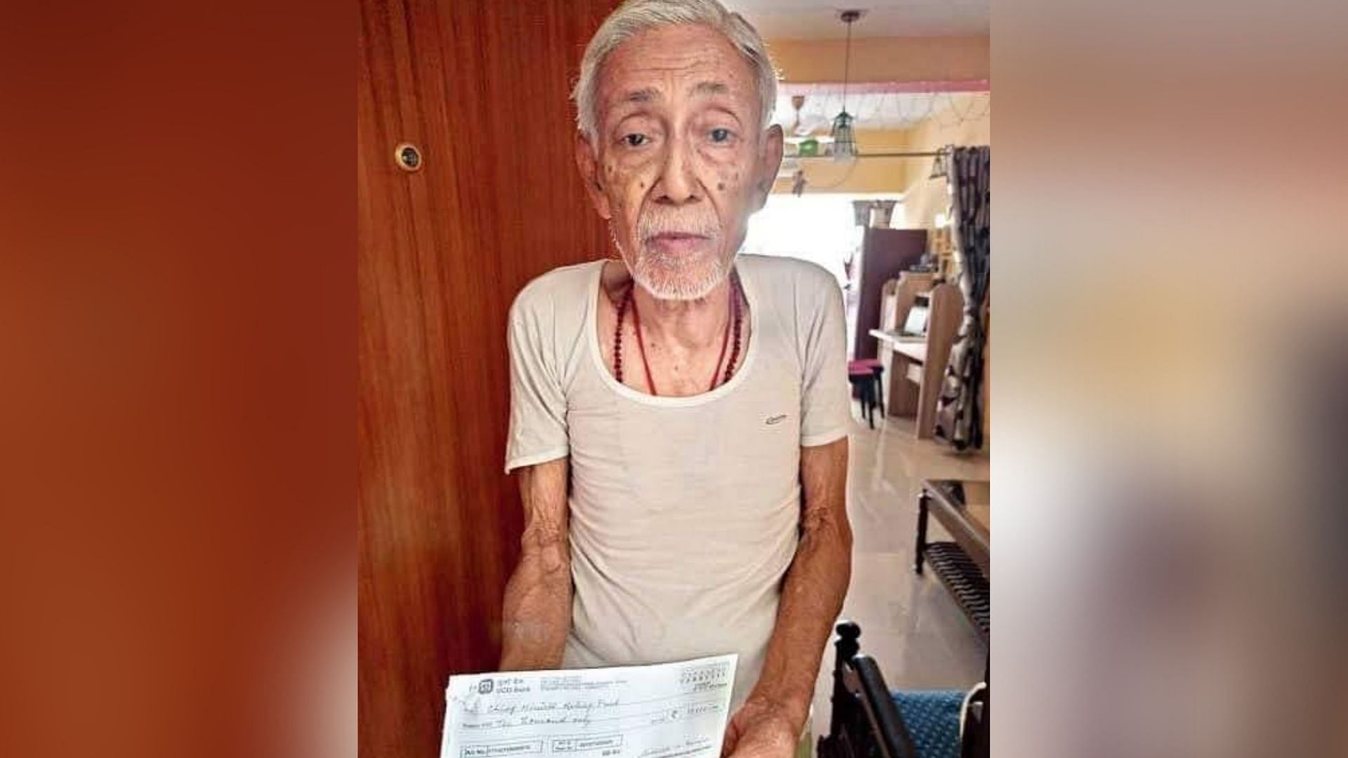 82-yr-old Chandra spends most his pension on medicines, but his heart warming gesture will make you cry.