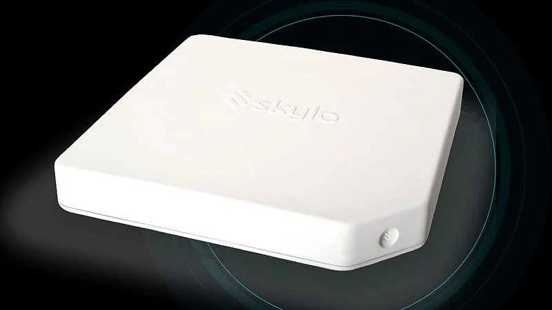 The Skylo Hub satellite transmitter-receiver. 