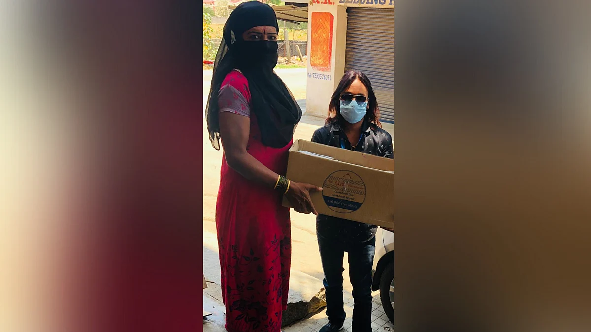 Volunteers ensuring transgender community members don’t go hungry.