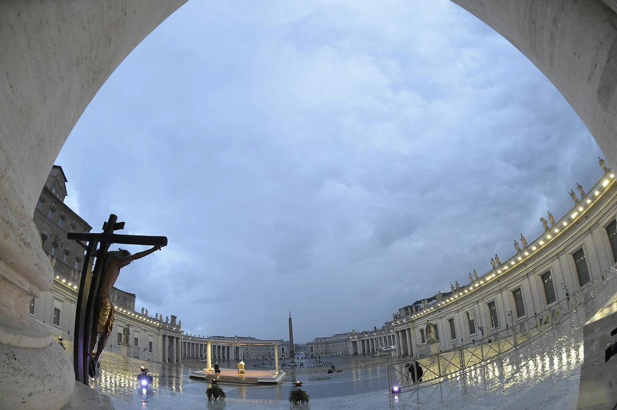 Pope Francis stood alone in vast Saint Peter’s Square on 28 March.