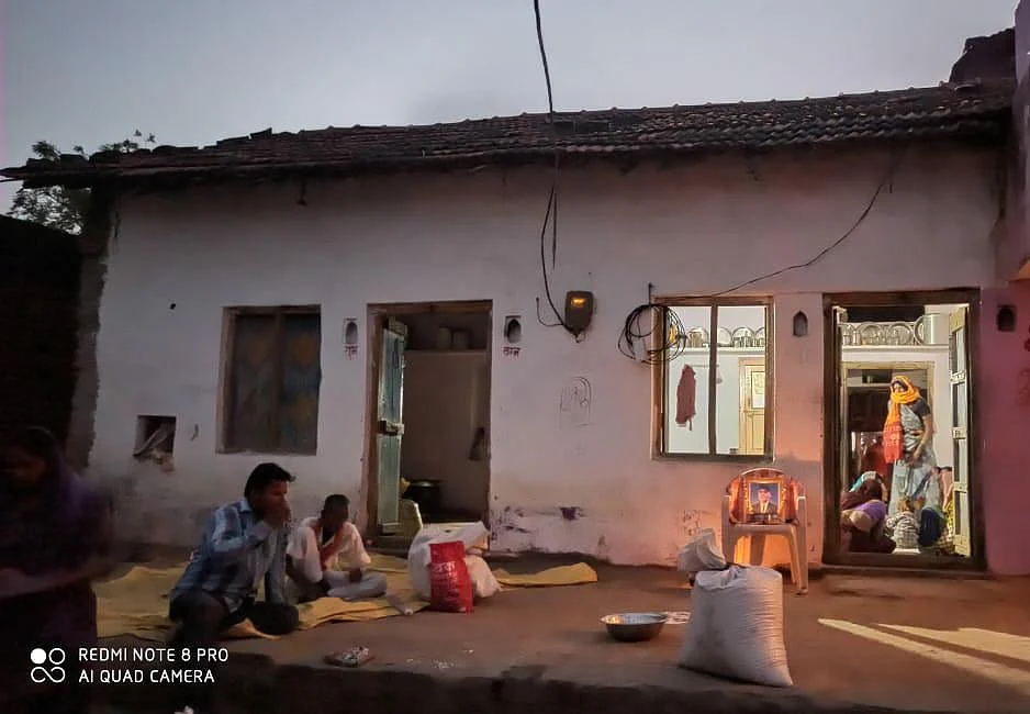 This is Kaluram Bhagora’s home in Paroda village. Kaluram has a big brother and parents who engage in local construction work as daily wage workers whenever it is available.