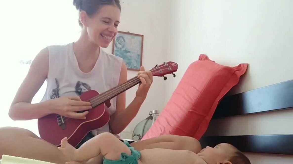 Kalki singing to her 2 month old daughter.