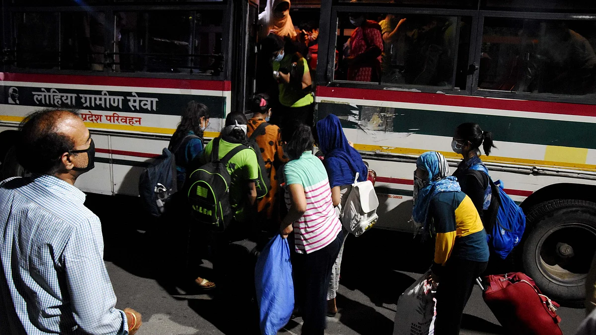 Stranded students in Kota leave for their houses. Image used for representation.