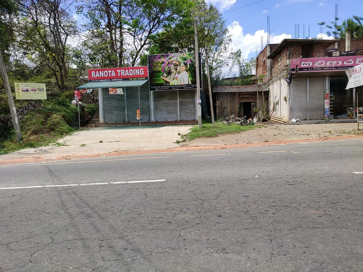 Roads left deserted in Kandy. 