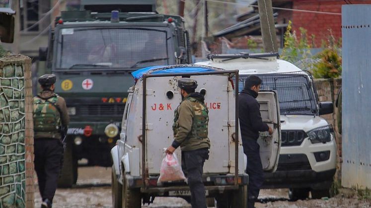 Security forces cordon off the area during an encounter with militants at Sopore, in Baramulla District of South Kashmir, Wednesday, 8 April. Image used for representation.