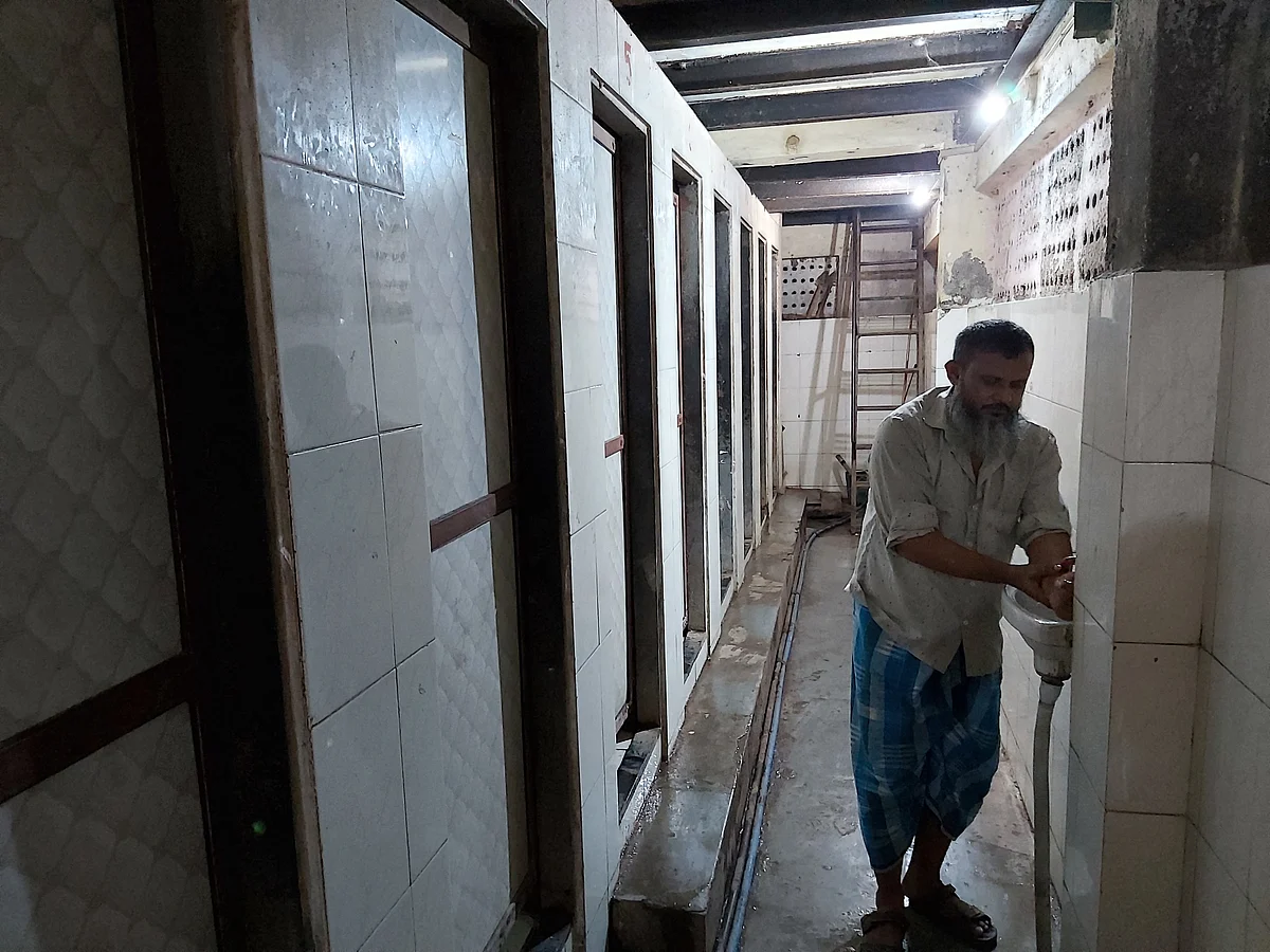 A community toilet in Rafi Nagar. No soaps or sanitizers provided.