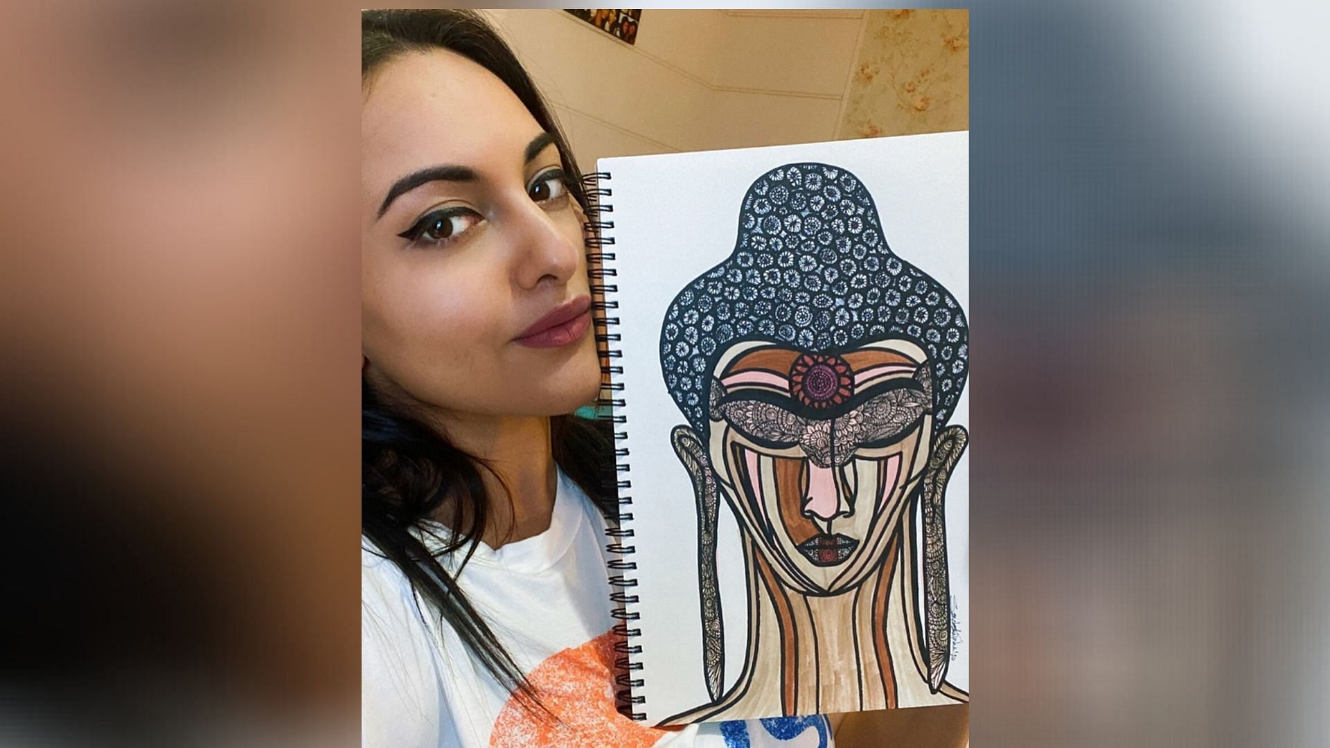 Sonakshi Sinha with her painting.&nbsp;