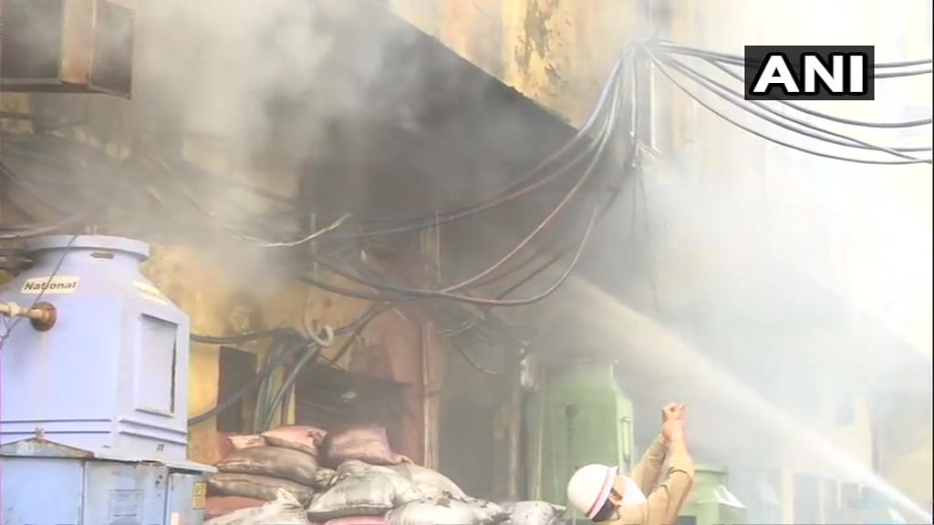 A massive fire broke out in the slum area of southeast Delhi’s Tughlakabad on the night of Monday, 25 May.