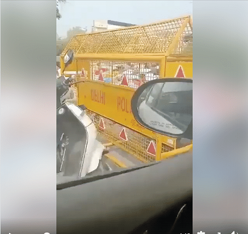 The video is made from a car with commentary given by a man who says that this is happening in Delhi’s Patparganj.