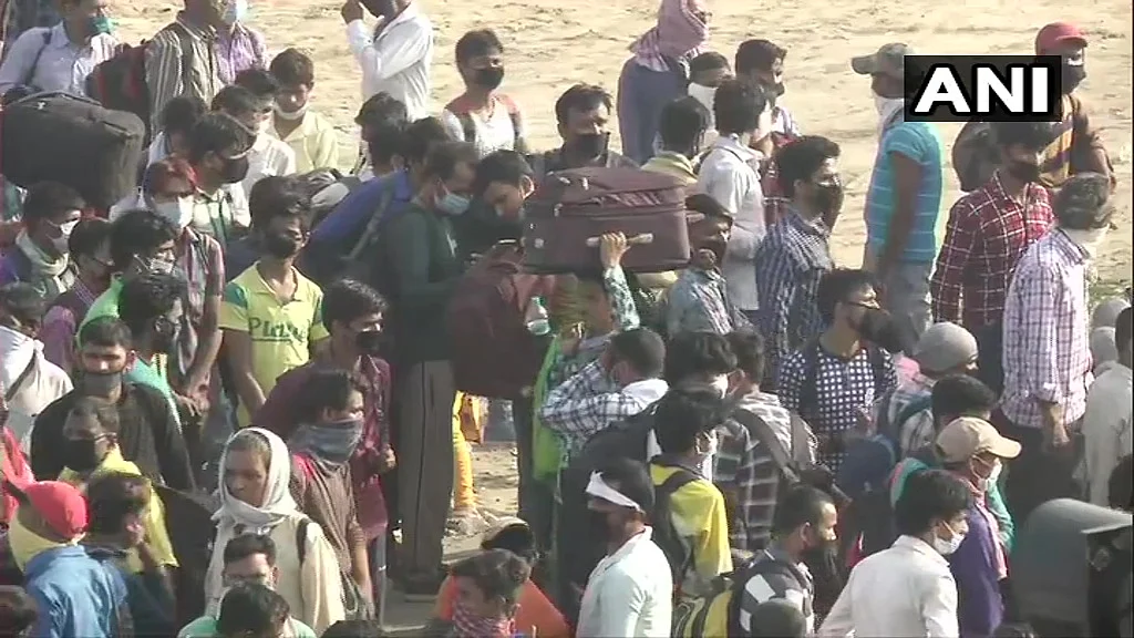 Migrants at Ghazipur.