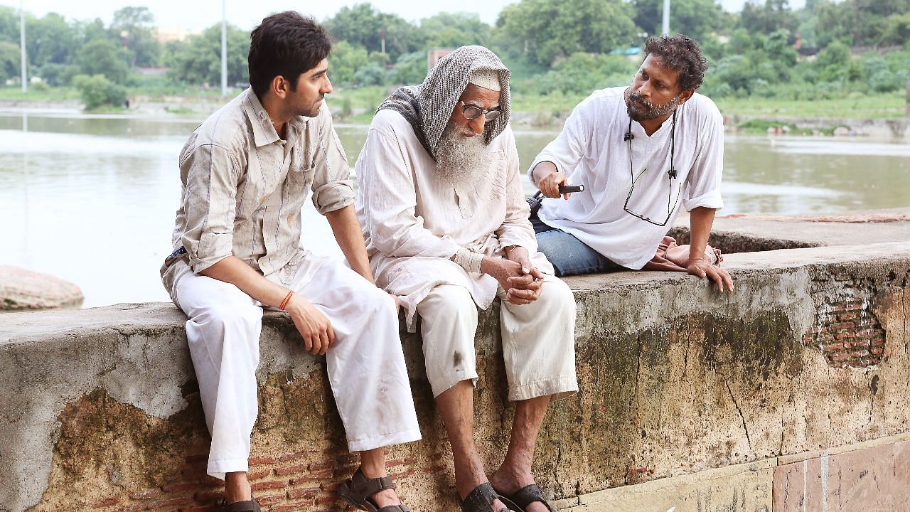 Ayushmann Khurrana, Amitabh Bachchan and Shoojit Sircar on the sets of <i>Gulabo Sitabo.</i>