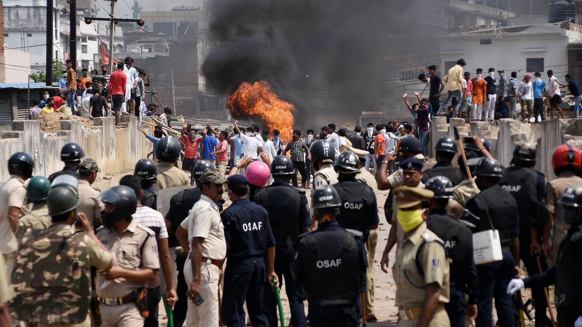 A violent clash broke out between locals and police in Odisha’s Rourkela.