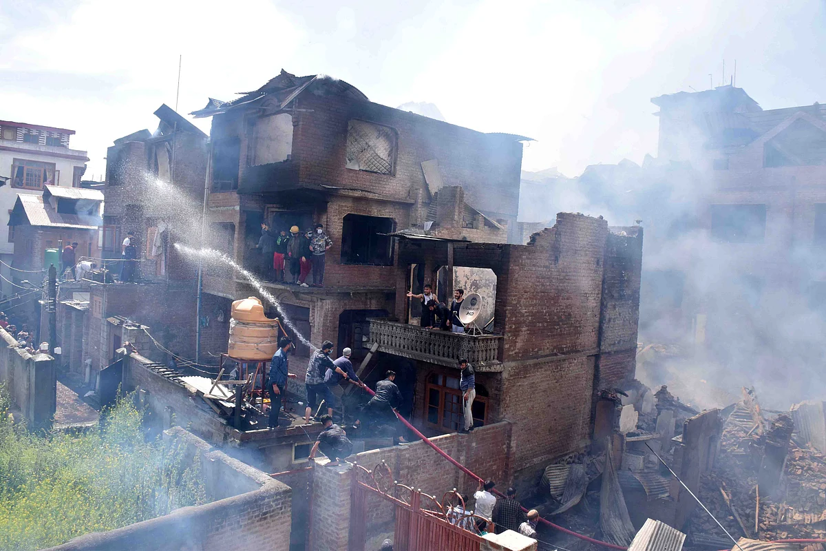 Hurriyat Leader’s Son Among 2 Hizbul Men Killed in Srinagar