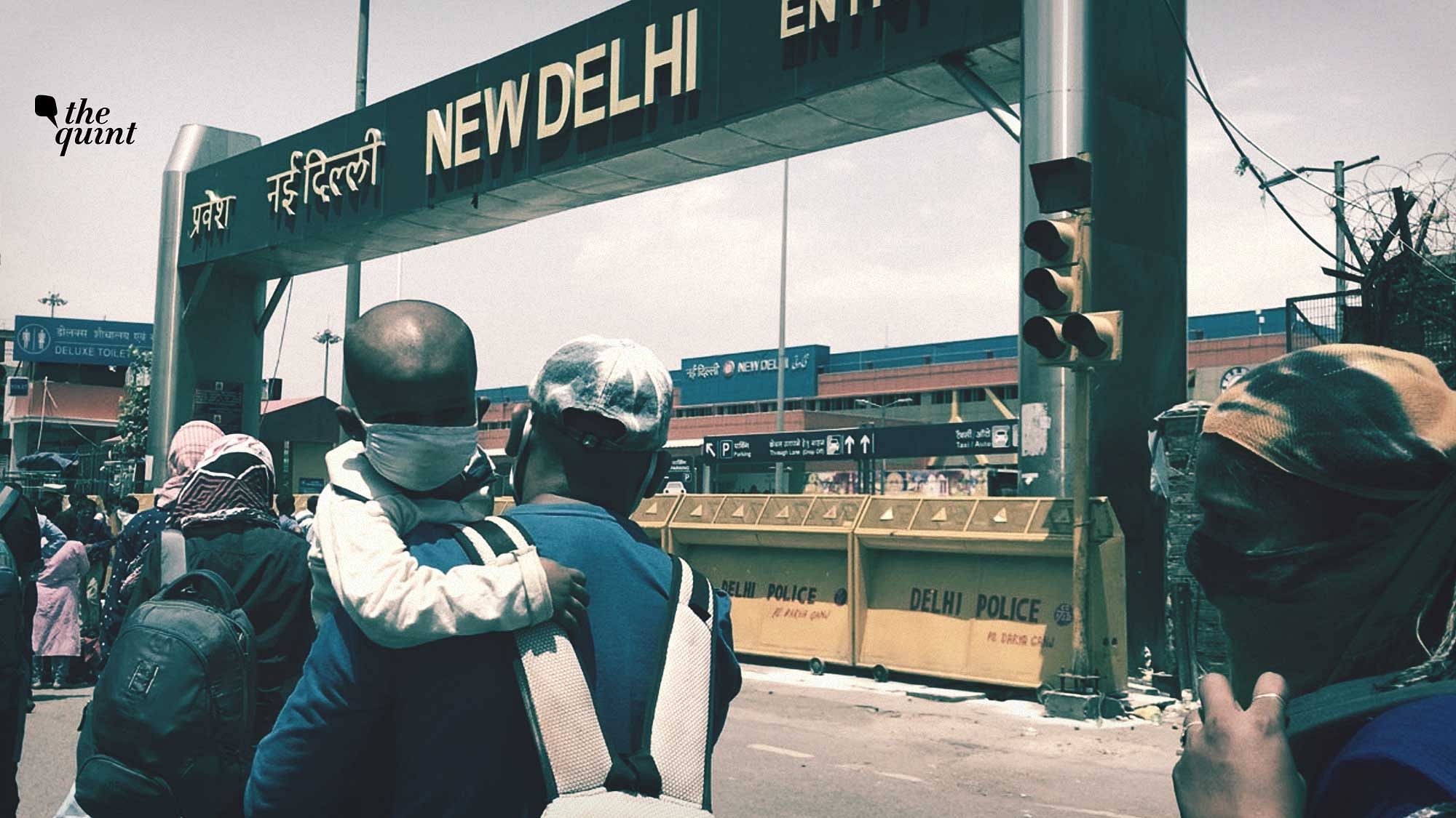 Thousands of people at New Delhi Railway Station to go back home.