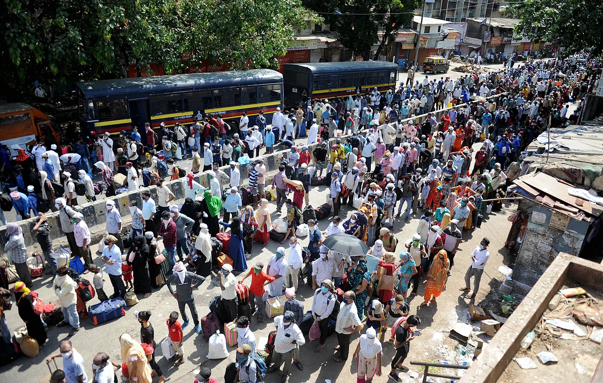 Migrants Stranded in Mumbai as Centre & State Spar Over Trains