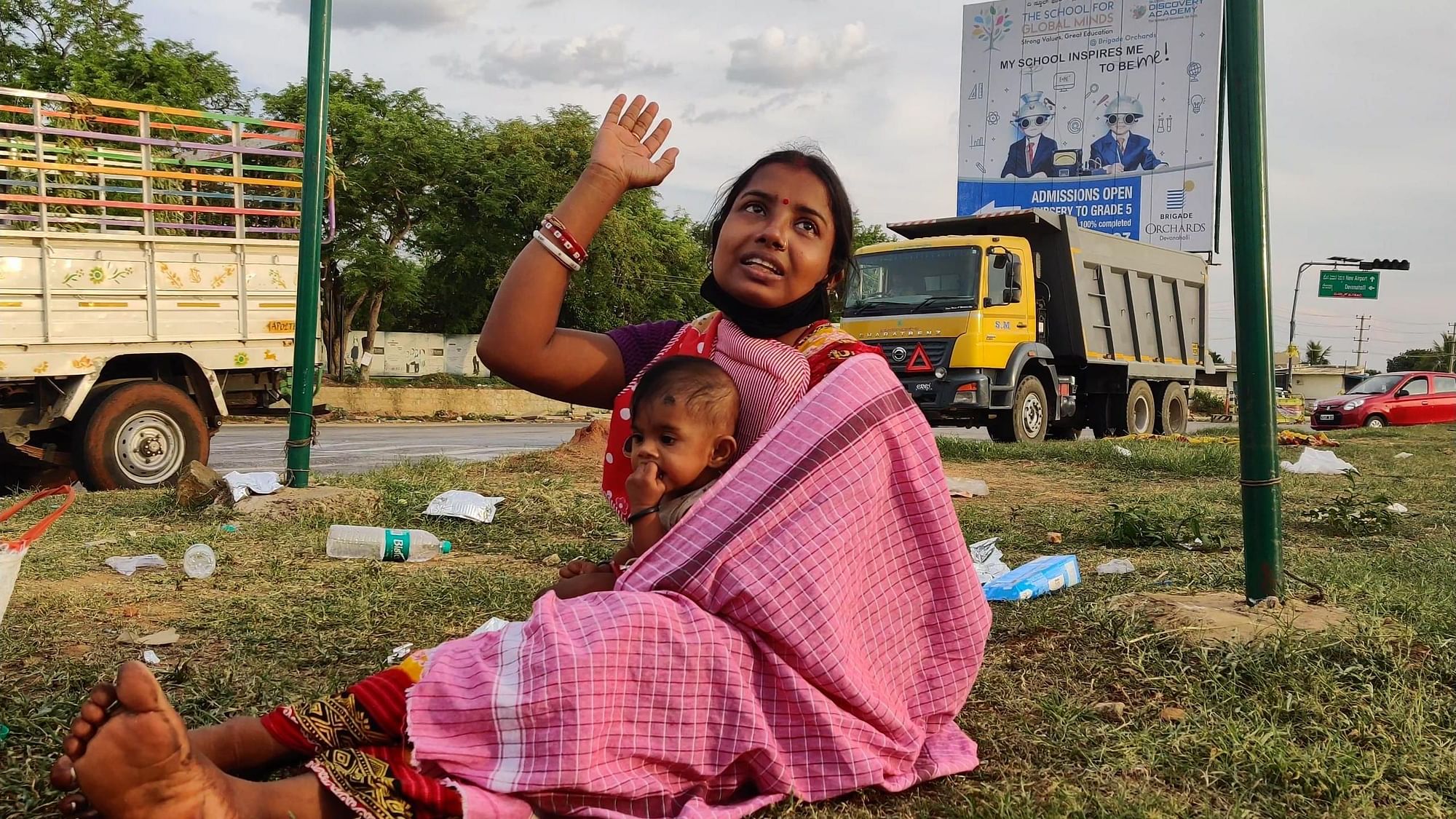 Jamuna, a migrant worker, along with her child.&nbsp;